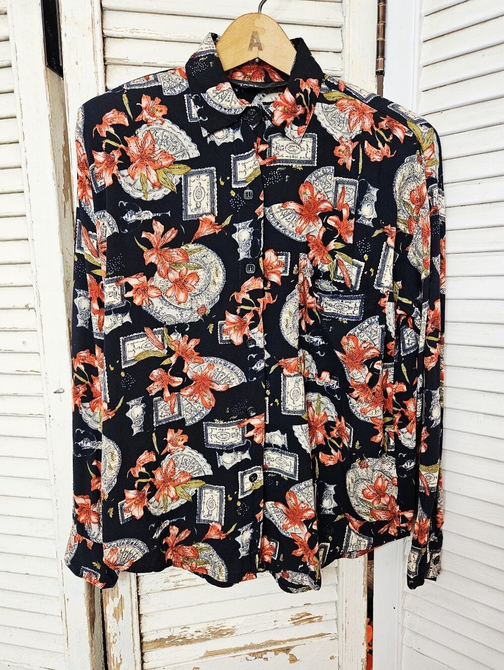 Vintage 90s Floral Print Rayon Blouse With Plates And Fans Small/Medium